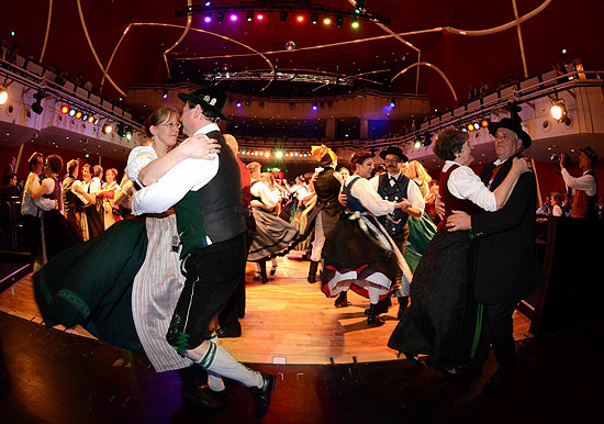 Alle machen mit : Oide Wiesn Bürgerball am 15.01.2015 Deutsche Theater (©Foto:Martin Schmitz)